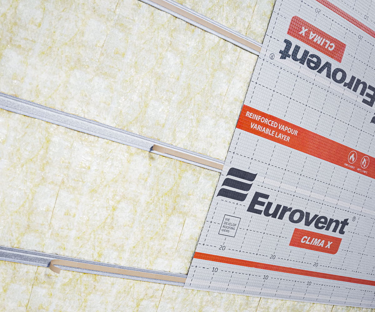 montaz-membrany-paroizolacyjnej-tasma-eurovent-duo-clima x-poddasze