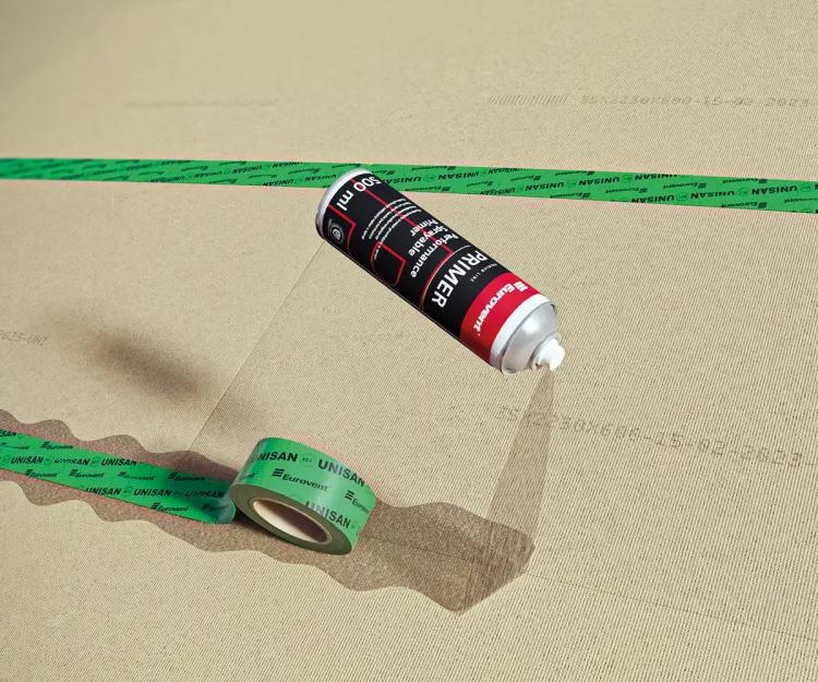 Zwiększanie przyczepności taśm klejących na płytach drewnopochodnych