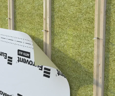 montaz-paroizolacji-refleksyjnej-tasma-dwustronna-eurovent-duo-db-aktiv-alu