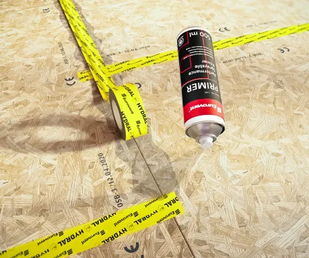 Zwiększanie przyczepności taśm klejących na OSB lub MDF