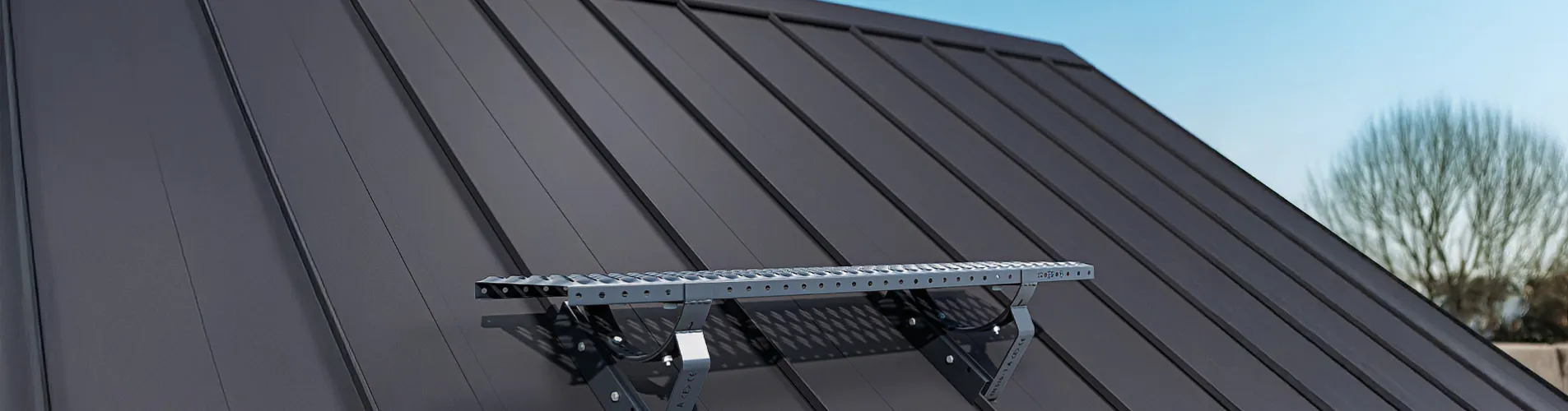 Baner seksycjny-komunikacja dachowa-rabek stojacy